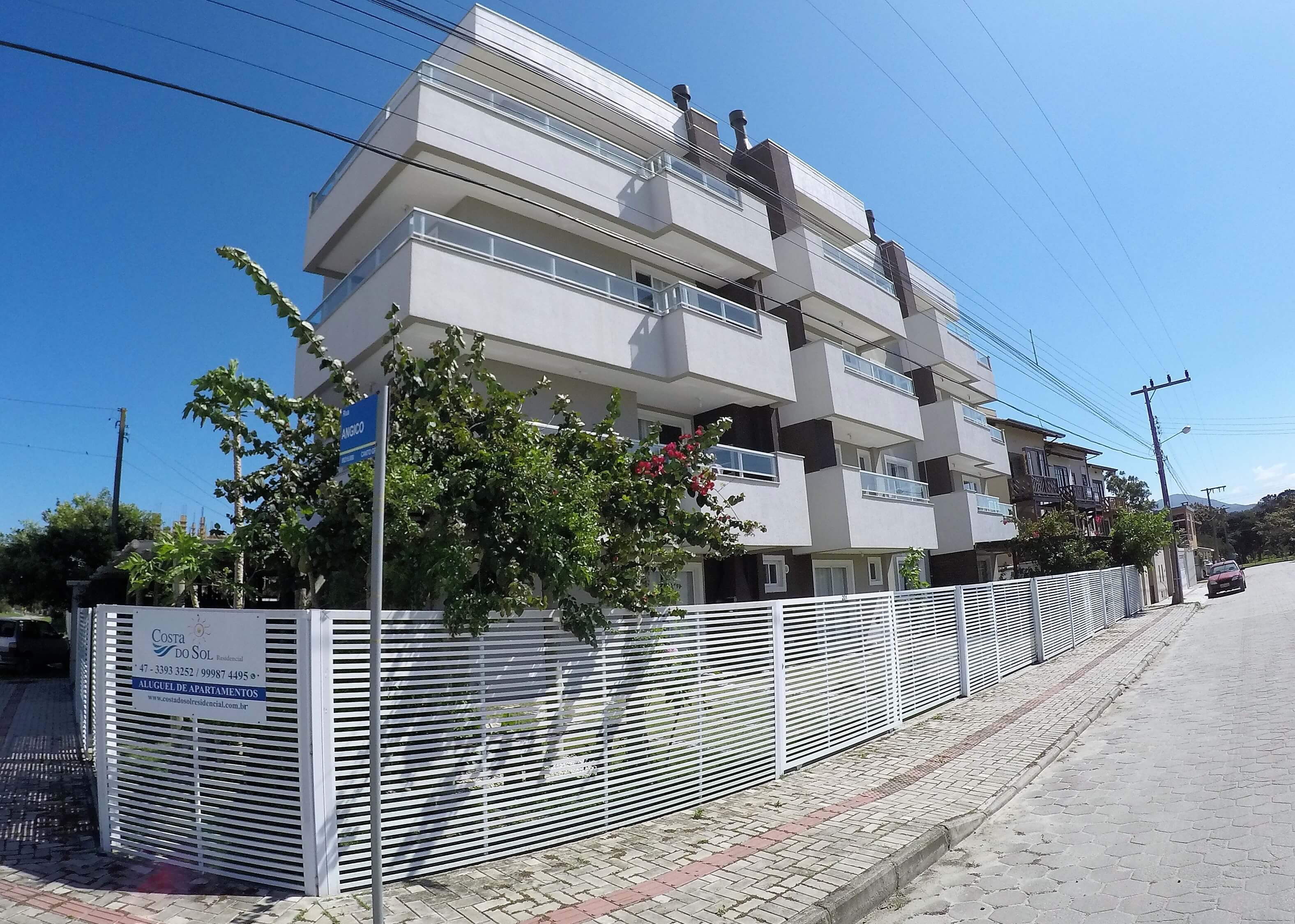 Foto do residencial Costa do Sol vista lateral (Vista da esquina)